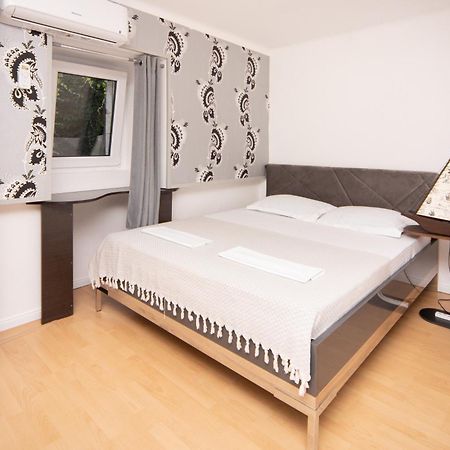 Stone Beach Apartments Pržno Екстериор снимка