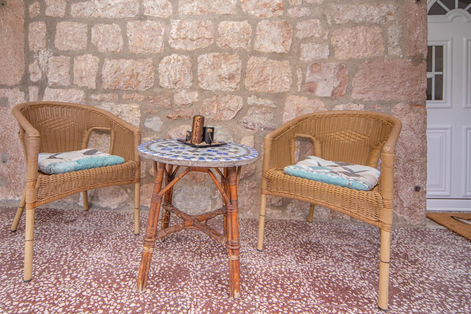 Stone Beach Apartments Pržno Екстериор снимка