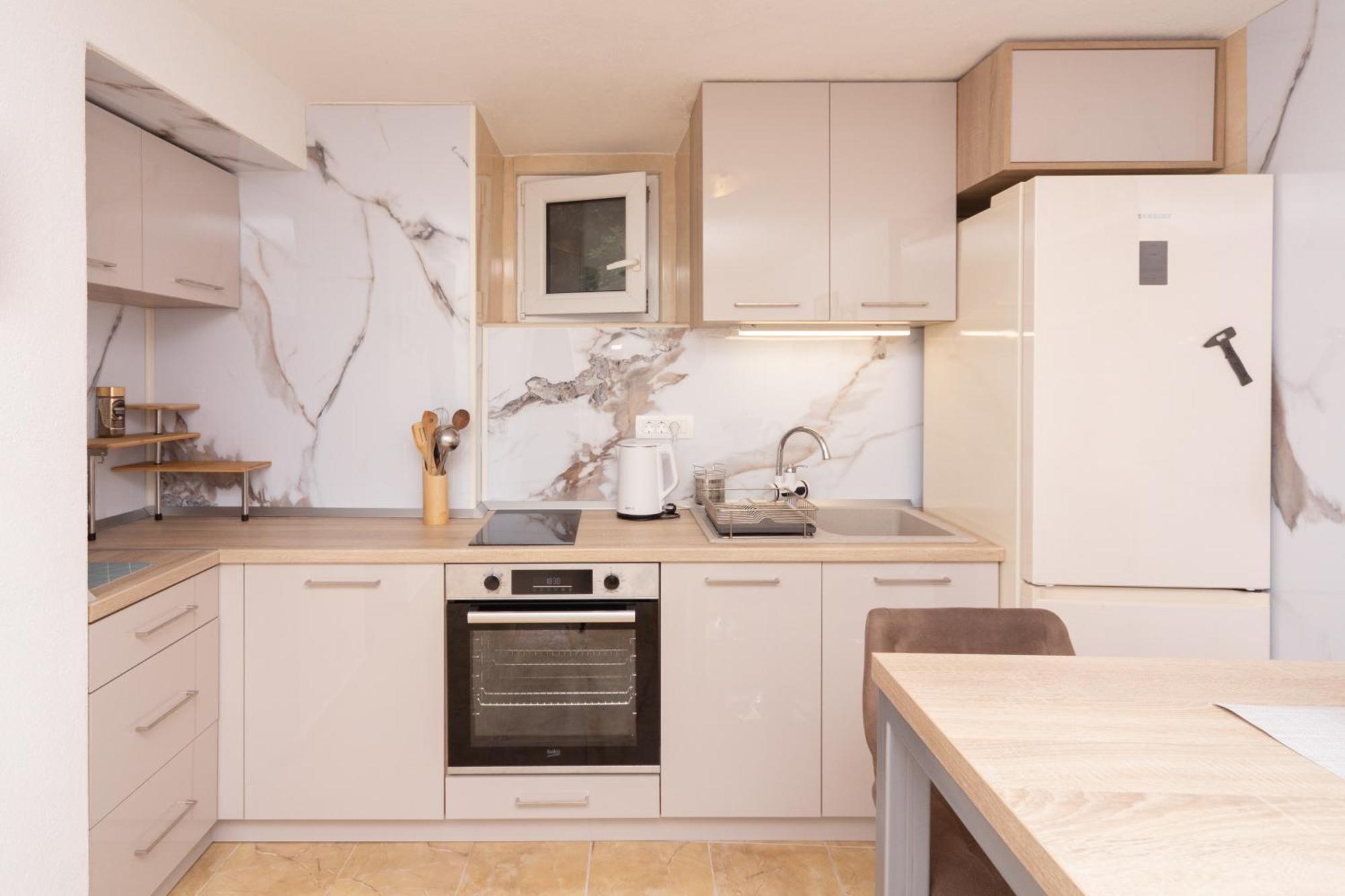 Stone Beach Apartments Pržno Екстериор снимка