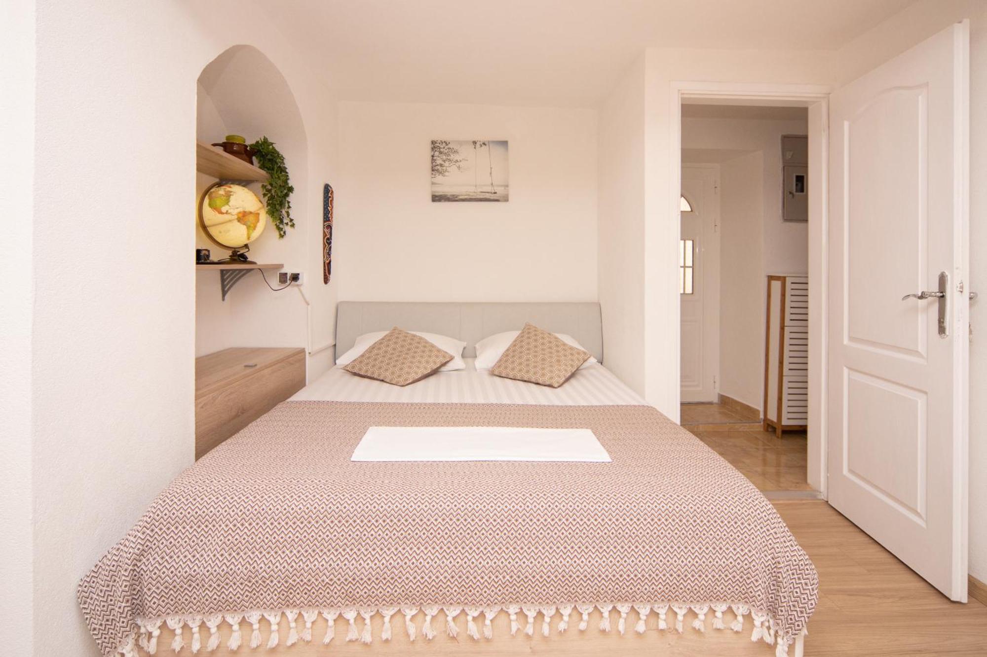 Stone Beach Apartments Pržno Екстериор снимка