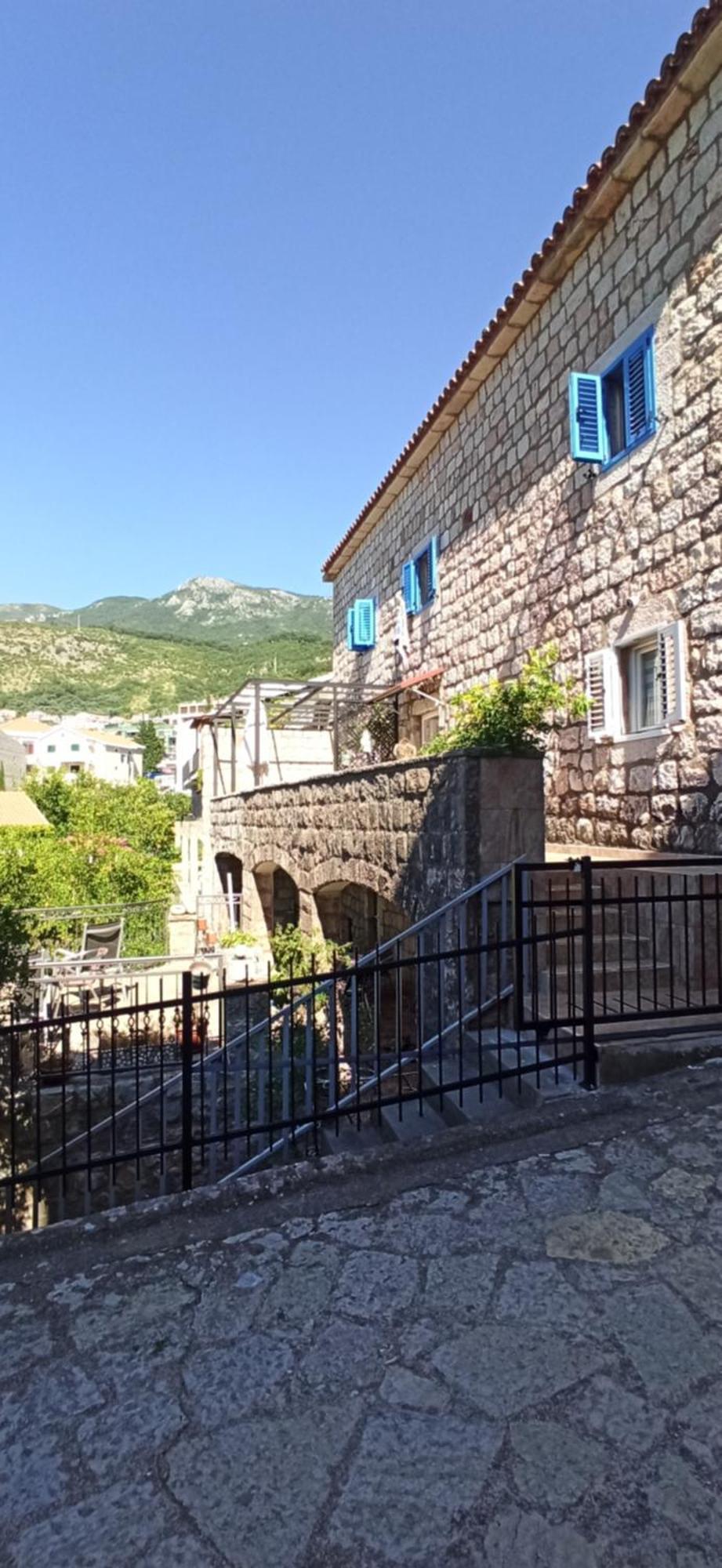 Stone Beach Apartments Pržno Екстериор снимка