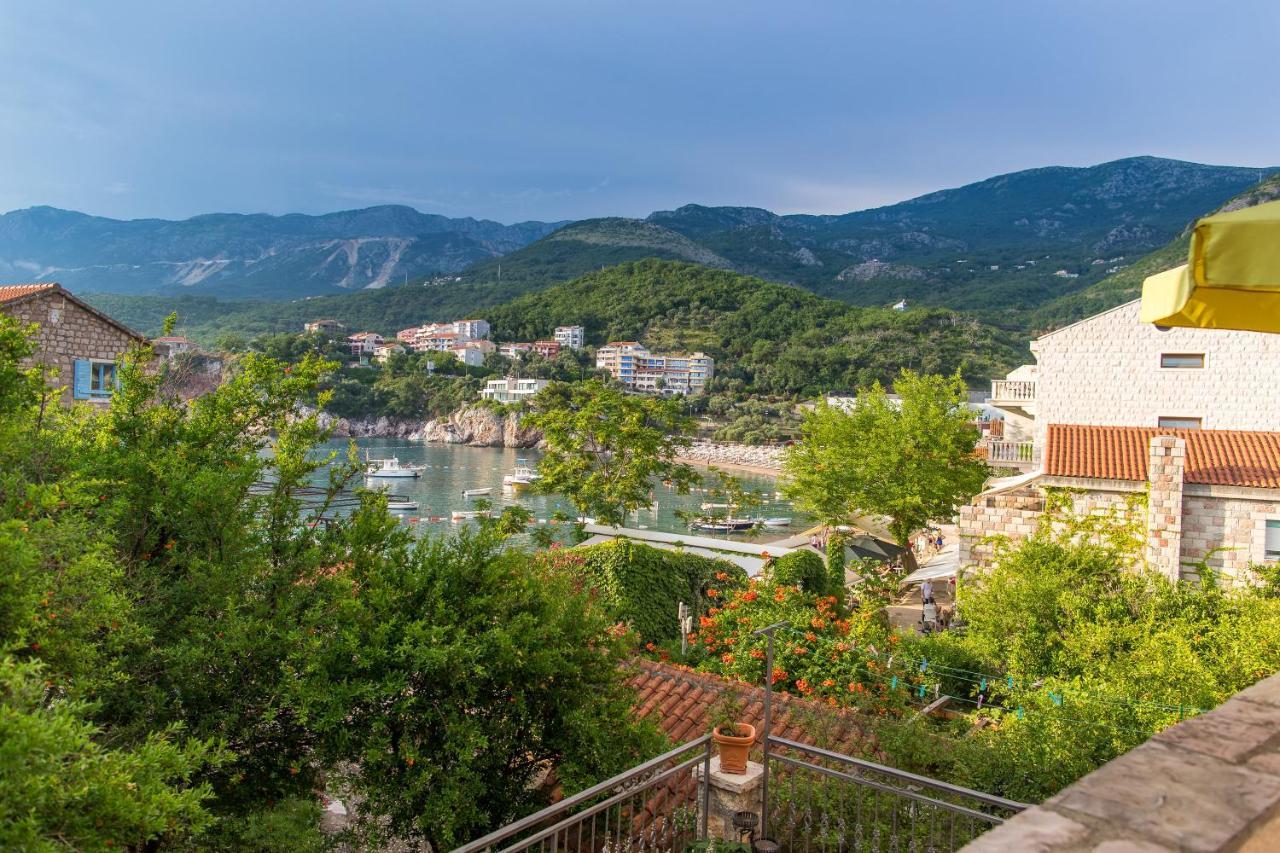 Stone Beach Apartments Pržno Екстериор снимка
