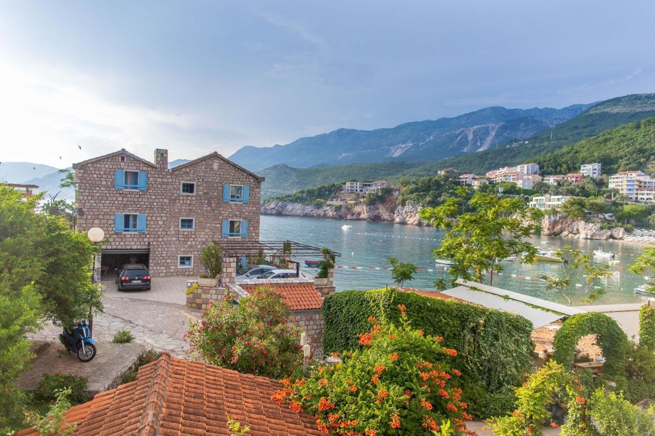 Stone Beach Apartments Pržno Екстериор снимка